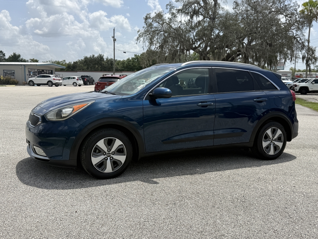 Blue 2018 Kia Niro SUV / Crossover Front-Wheel Drive 6-Speed Automatic