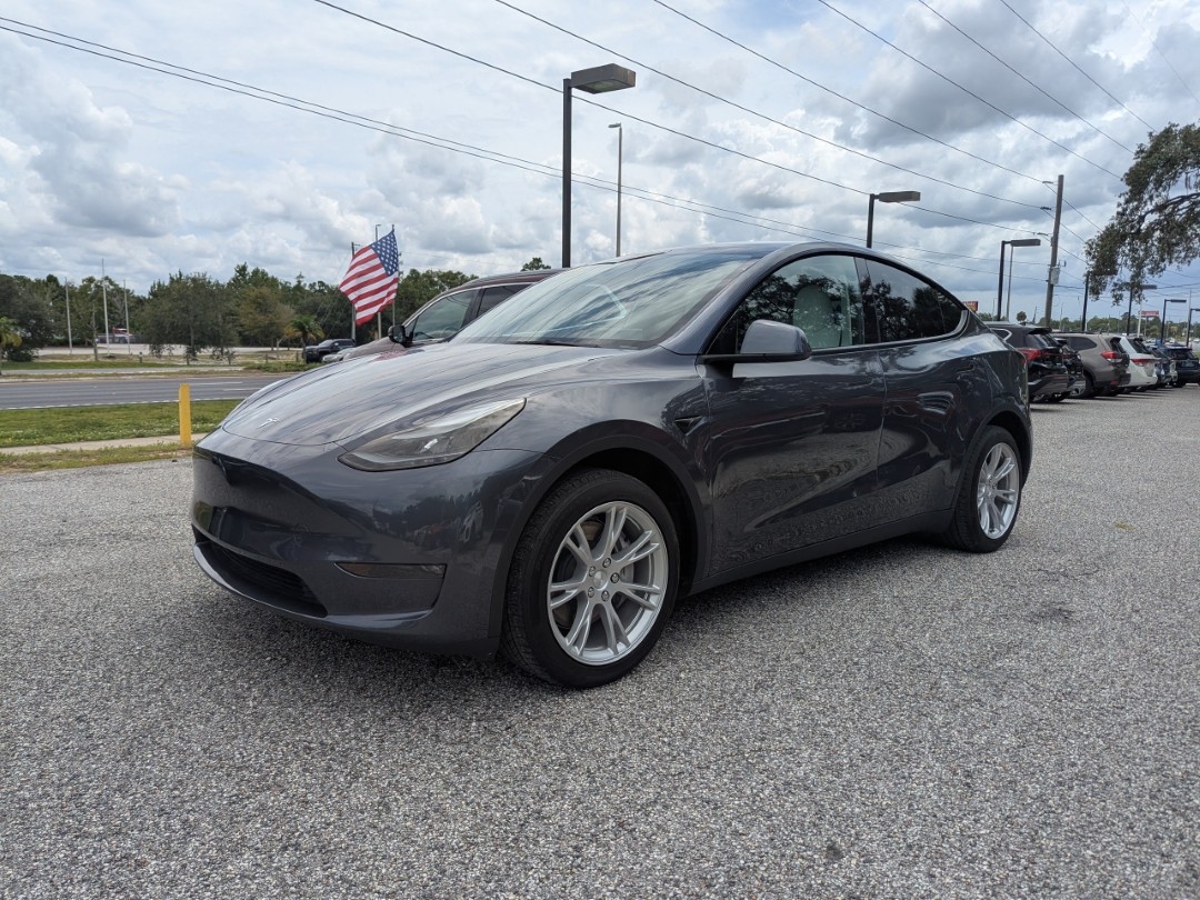 2023 Tesla Model Y Long Range's photo