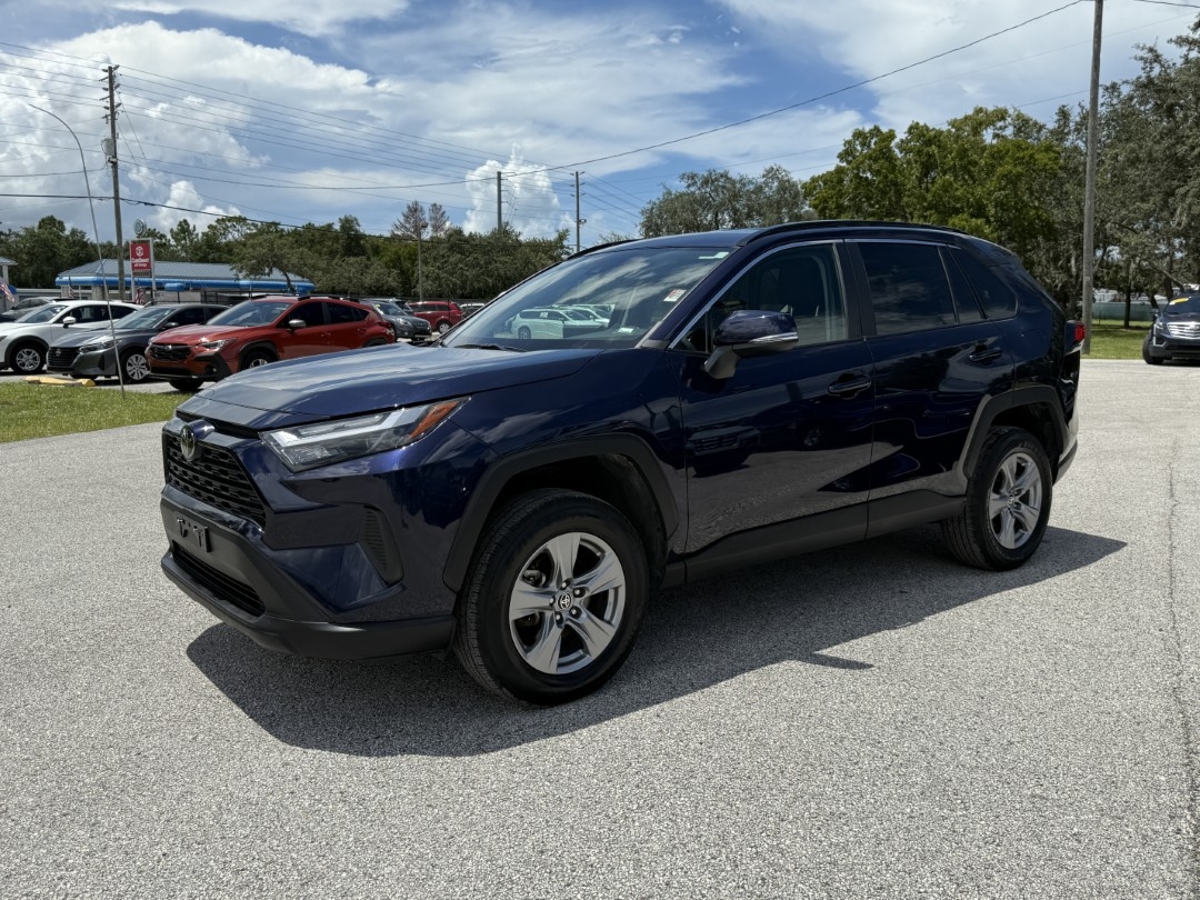 2024 Toyota RAV4 XLE's photo