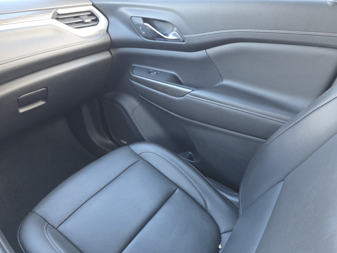 2023 GMC Acadia SLT - Photo 18