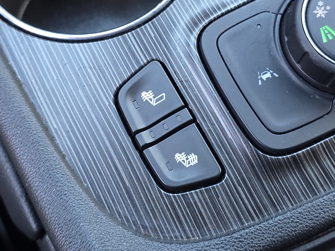 2023 GMC Acadia SLT - Photo 28