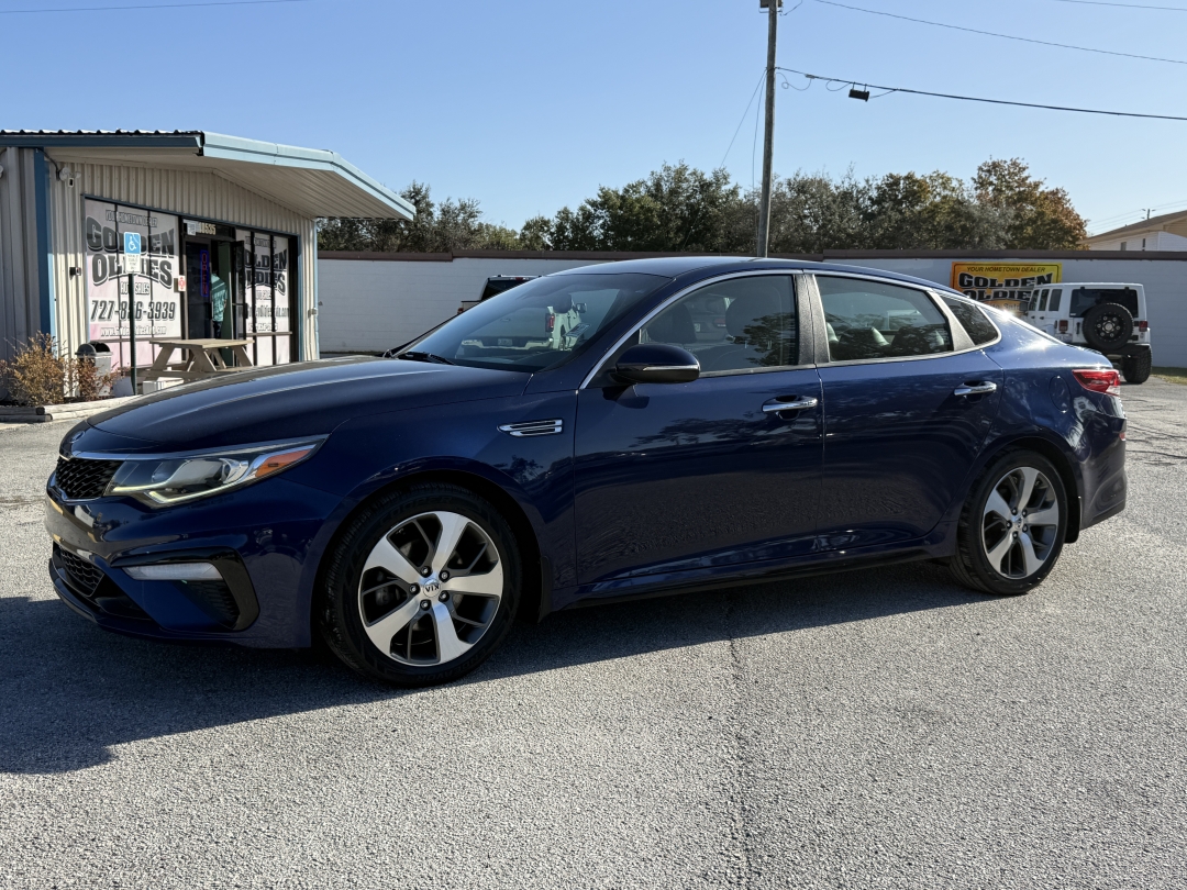2019 Kia Optima S's photo