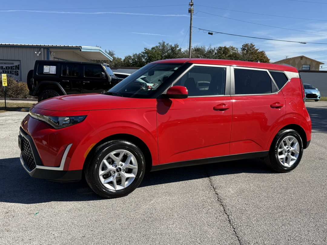2024 Kia Soul LX's photo