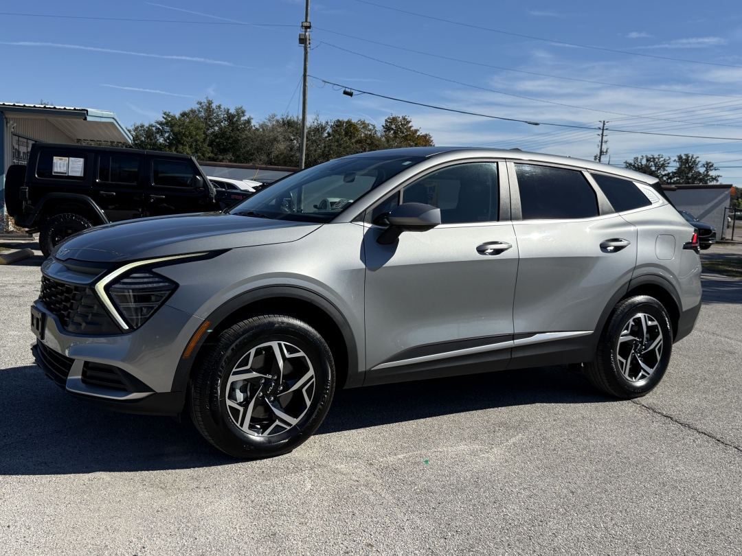 2024 Kia Sportage LX's photo