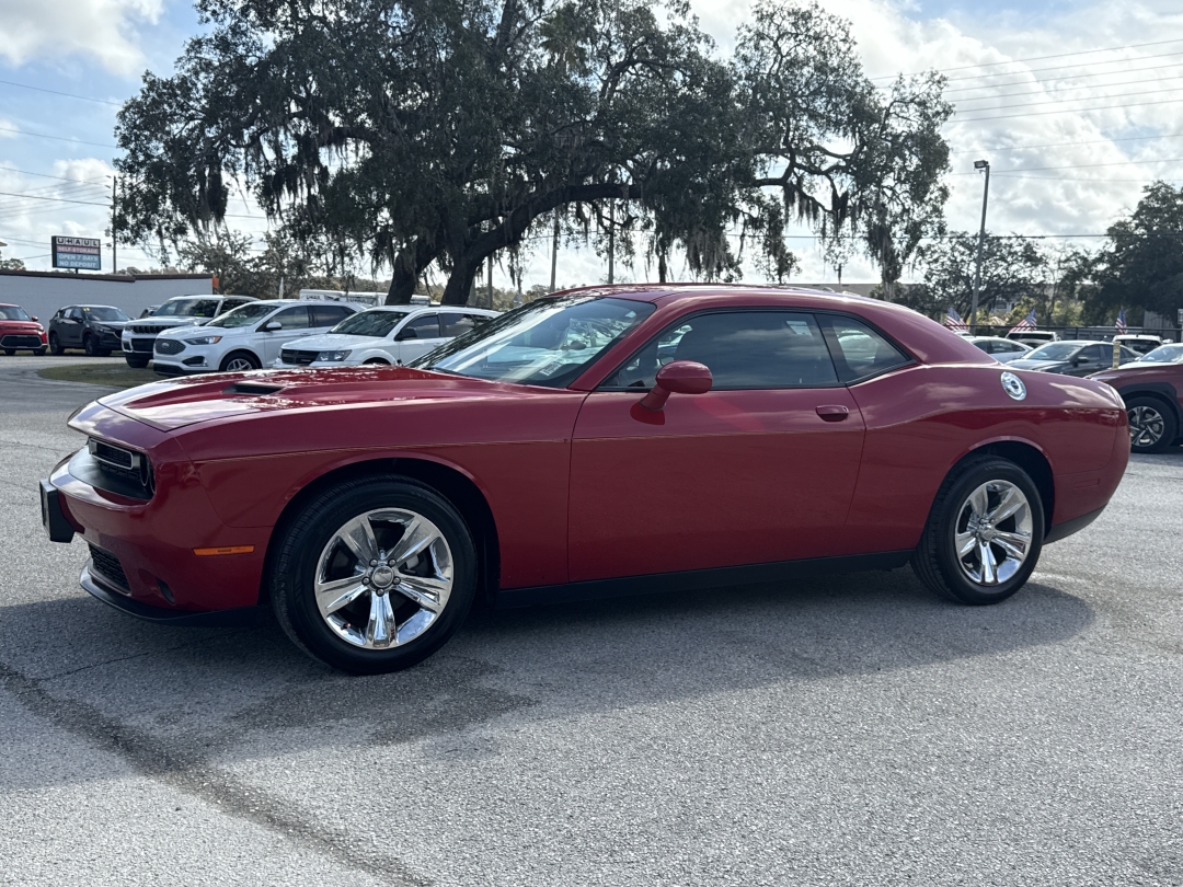 2015 Dodge Challenger SXT's photo