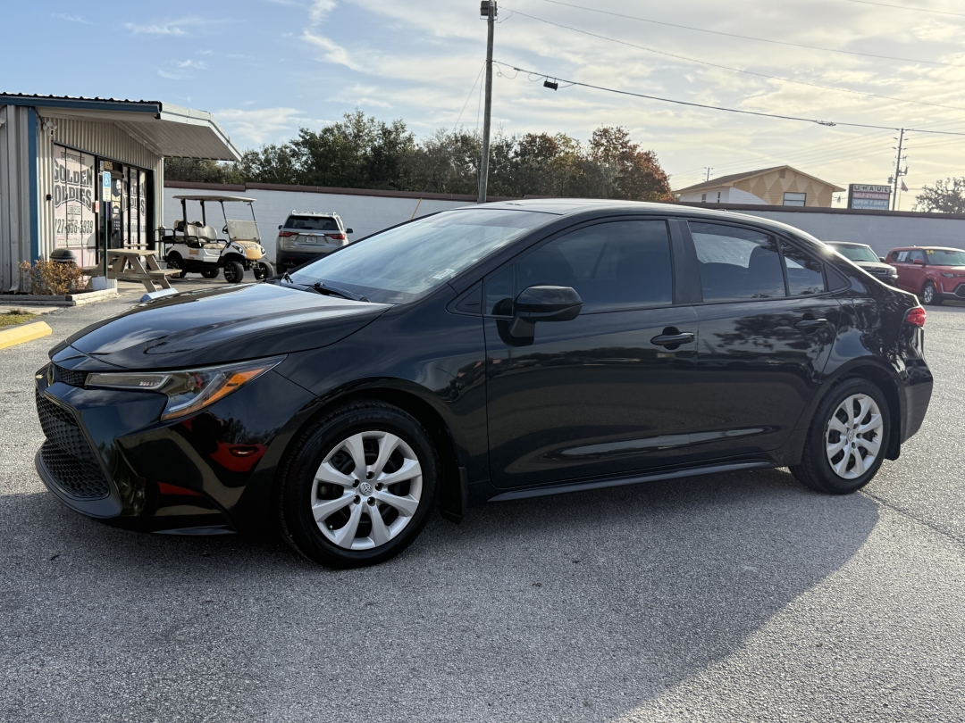 2022 Toyota Corolla LE's photo