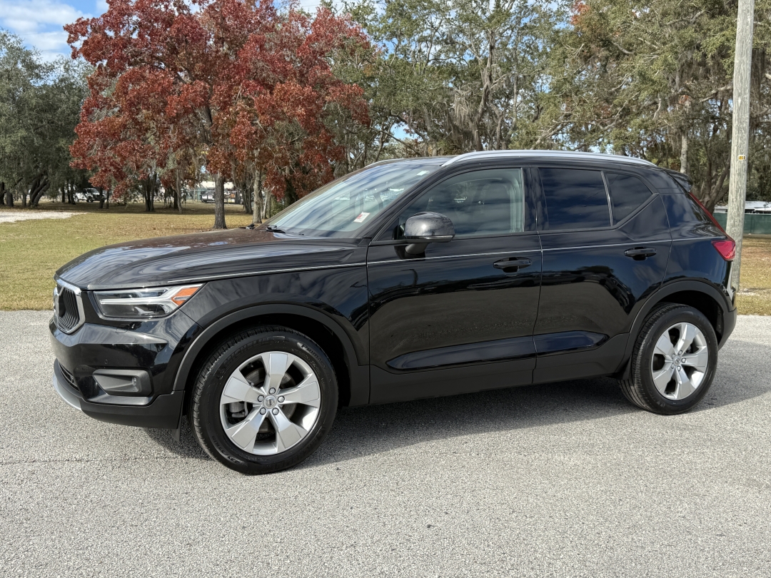 2021 Volvo XC40 Momentum's photo