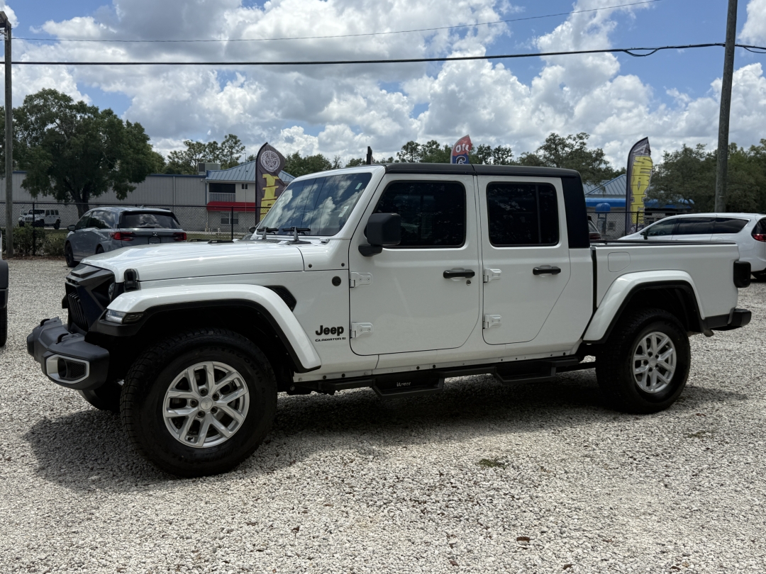 2023 Jeep Gladiator Sport S's photo